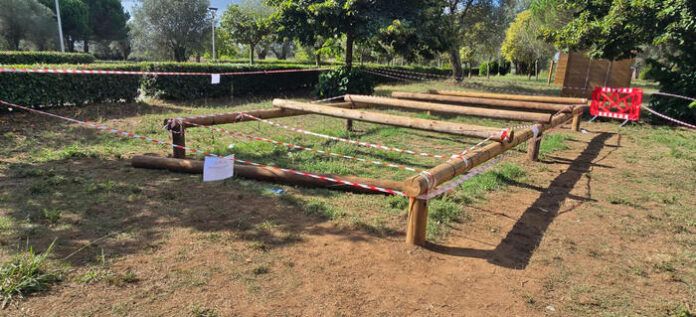 Vibo Valentia - Bambino schiacciato da trave in parco giochi, è grave