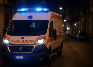 Melicucco, tragedia in officina: meccanico di 31 anni muore schiacciato da un’auto Ambulanza