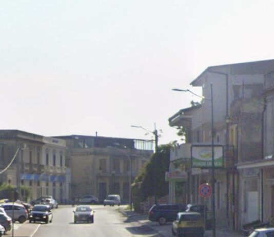 Tensione a Rosarno: furto in negozio in via Nazionale, giovane bloccata e picchiata Via Nazionale - Rosarno (RC)