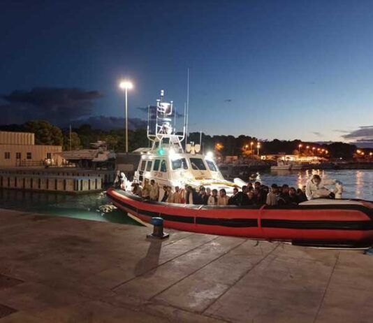 Nuovo sbarco di migranti a Roccella Jonica: arrivati 47 profughi dalla Libia Sbarco migranti - Roccella Ionica