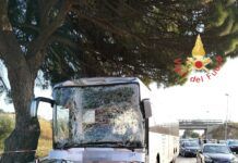 Incidente sulla SS106: due autobus coinvolti, studenti feriti lievi Vigili del Fuoco - Scontro autobus - SS 106