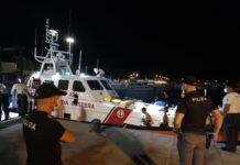 Polizia di Stato: fermati 4 scafisti ritenuti responsabili degli sbarchi di fine agosto a Roccella Ionica Guardia Costiera - Polizia di Stato
