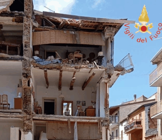 Nuovo crollo in via Galluppi a Lamezia Terme Vigili del Fuoco - Crollo Lamezia Terme