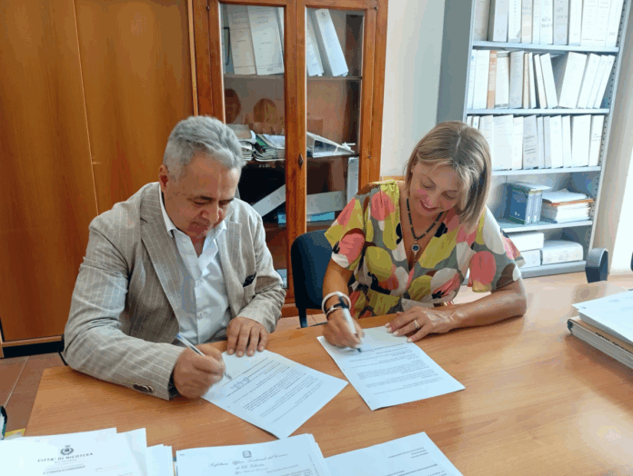 Giuseppe Marasco e Mariangela Preta - Firma Protocollo d'Intesa per la Riapertura del Museo Archeologico