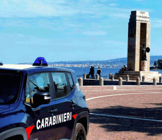Il gesto sospetto tradisce tutto: Carabinieri sorprendono spacciatore Carabinieri Reggio Calabria
