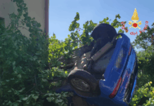 Auto si ribalta, momenti di paura: ferite due persone anziane Vigili del Fuoco - Incidente stradale - Auto ribaltata - Tiriolo (CZ)