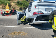 Incidente sulla SS106: auto ribaltata, un ferito in ospedale Vigili del Fuoco - Incidente SS 106