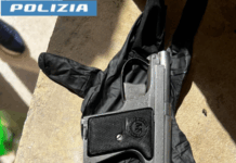 Operazione della Squadra Mobile: scovato deposito di armi e fuochi illegali Polizia di Stato - Sequestro armi da fuoco - Pistola