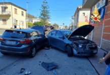 Impatto tra auto in città: tanta paura, ma solo ferite lievi Vigili del Fuoco - Incidente Stradale