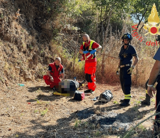 Donna precipita da un terrazzamento: recuperata dai Vigili del Fuoco e elisoccorso in azione Vigili del Fuoco - Salvataggio