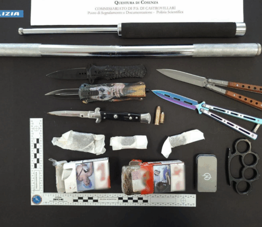 Operazione “Focus Ndrangheta”: blitz della Polizia, mezzo chilo di droga e armi in casa, un arresto Polizia di Stato - Cosenza - Sequestro armi e droga
