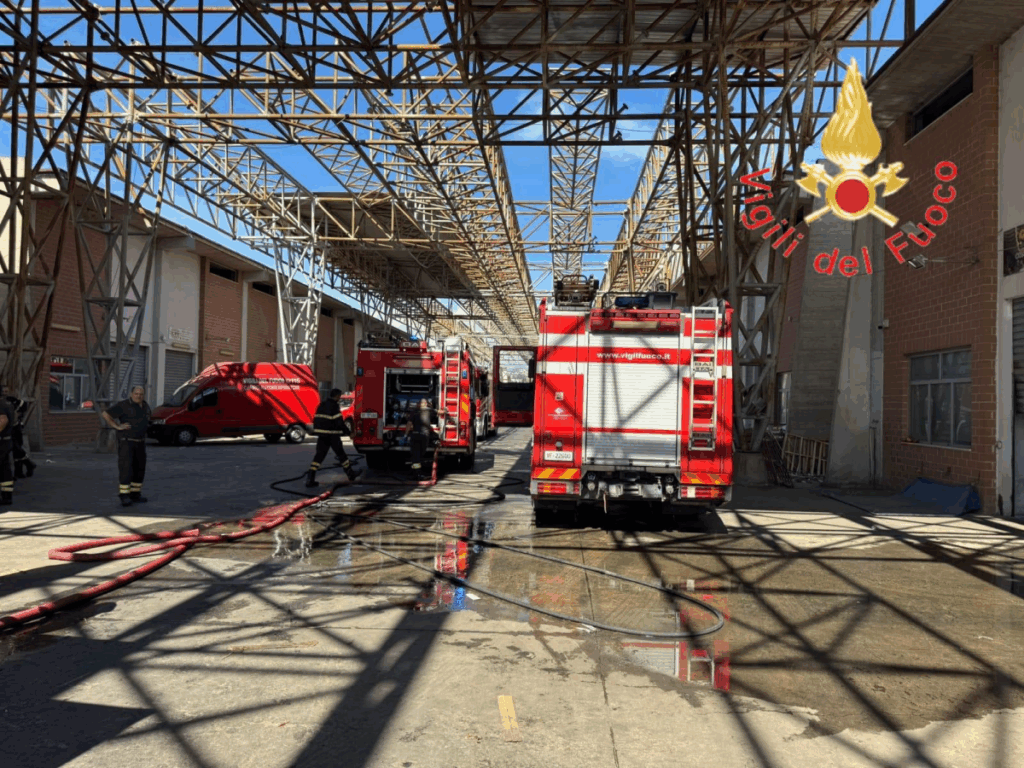 Vigili del Fuoco - Incendio Mercato Ortofrutticolo Reggio Calabria