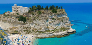 Arpacal – Mare eccellente in Calabria: il 97% delle acque è balneabile per l’estate 2026 Chiesa di Santa Maria dell'Isola - Tropea (VV)