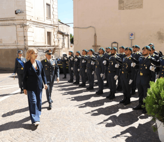 Visita del Sottosegretario Savino: dal porto di Gioia Tauro alla tutela della collettività, elogio alle Fiamme Gialle Guardia di Finanza - On. Sandra Savino in visita al Comando Regionale