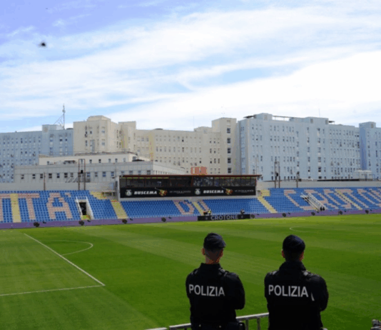 Calcio – Tolleranza zero negli stadi: il Questore ferma undici ultras Polizia di Stato - Stadio di Crotone - Ezio Scida
