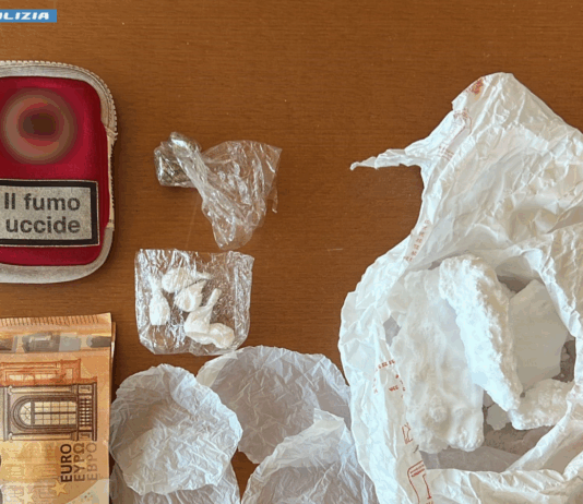 Controlli Polizia – Perquisizioni e sequestri di droga: arrestato un uomo Polizia di Stato - Sequestro droga