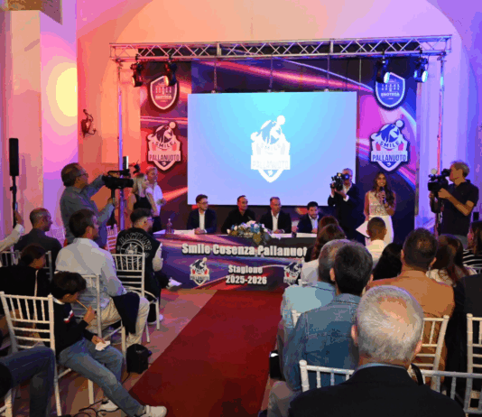 Pallanuoto – La Smile Cosenza pronta a fare la storia: A1 ed Europa nel mirino Presentazione squadra Smile Cosenza Pallanuoto