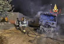 Reggio Calabria – in fiamme tre autocarri Vigili del Fuoco - Incendio Reggio Calabria