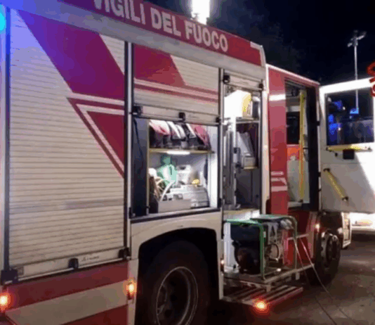 Due automobili distrutte dalle fiamme nella notte Vigili del Fuoco