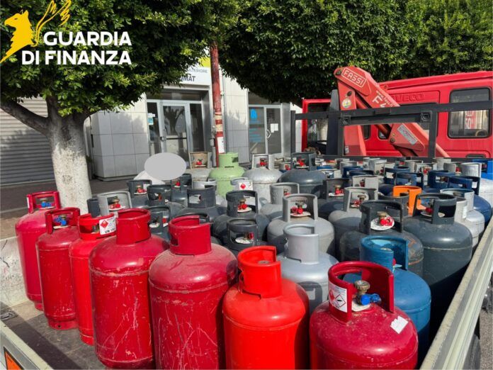 Guardia di Finanza - Sequestro bombole GPL