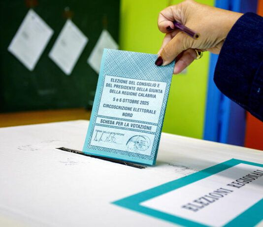 Affluenza in calo alle elezioni regionali in Calabria Elezioni Regionali Calabria - Urna elettorale