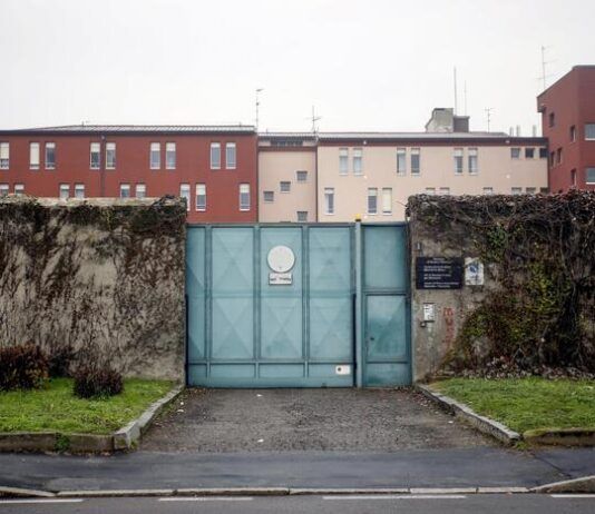 Pestaggi e torture a detenuti: indagati cappellano ed ex cappellani del carcere Beccaria