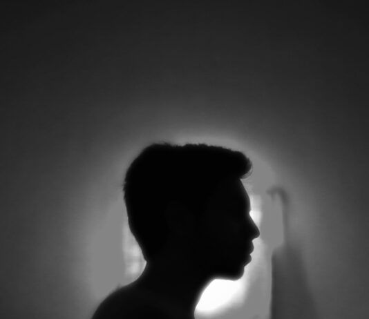 La paura di sentire: la barbarie emotiva del nostro tempo