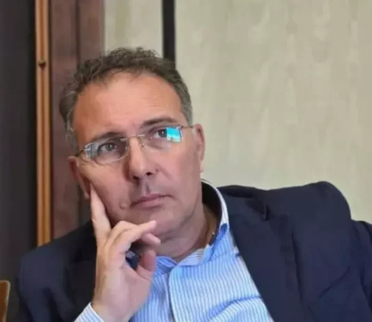 Sindaco aggredisce consigliere con pugni: minoranza chiede dimissioni