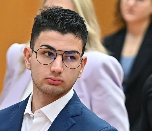 Uccise il padre per difendere la madre – assolto definitivamente