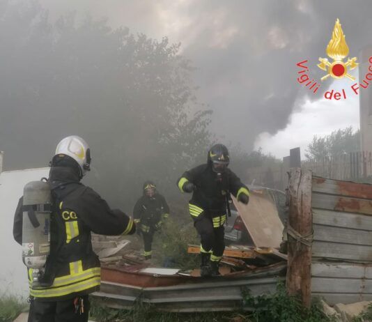 Incendio in discarica abusiva – intervento dei Vigili del Fuoco Vigili del Fuoco