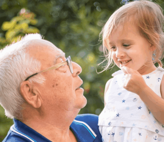 Festa dei Nonni: il 2 ottobre si celebra l’amore tra generazioni Festa dei Nonni - Nonno e Nipote