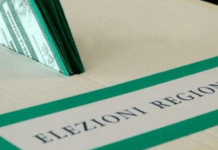 Elezioni Regionali – Solo 4 su 10 alle urne: la crisi del voto in Calabria, affluenza in calo al 43% Elezioni Regionali - Urna elettorale