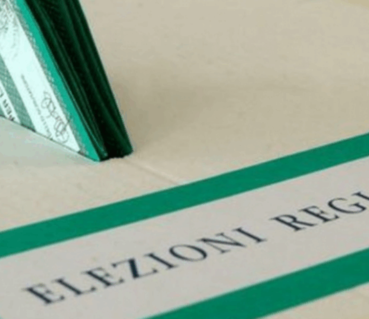 Elezioni Regionali – Solo 4 su 10 alle urne: la crisi del voto in Calabria, affluenza in calo al 43% Elezioni Regionali - Urna elettorale