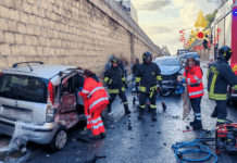 Scontro tra due auto – gravemente ferito un uomo: in salvo mamma e due bambini Vigili del Fuoco - Incidente Stradale