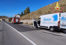 Fuga di gas da bombola di Gpl su furgone per catering: intervento dei Vigili del Fuoco Vigili del Fuoco Catanzaro - Fuga di gas in un furgone catering