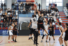 Basket – Festa rossoblù al PalaPirossigeno: oltre 600 tifosi spingono i Lupi alla vittoria nell’esordio in DR1 Pirossigeno Cosenza Basket - Viola Reggio