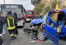 Incidente a Reggio Calabria, scontro tra autobus e Fiat Doblò: un ferito grave