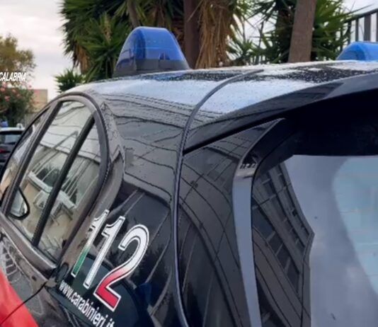 Minacciato con un video dopo un rapporto a pagamento: arrestata donna a Reggio Calabria