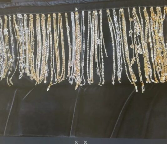 Sequestrati 4 kg di preziosi in un compro oro abusivo: attività non iscritta all’OAM e violazioni antiriciclaggio