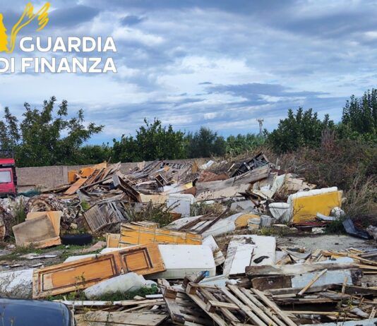 Calabria – discarica abusiva scoperta: area di 1300 mq sequestrata dalla Guardia di Finanza
