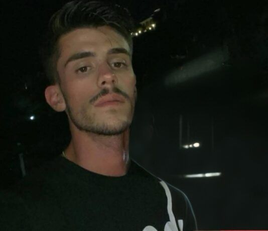 Coltellata alla gola dopo la lite in spiaggia: giudizio immediato per cinque persone