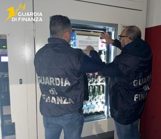 Vendita di alcolici vietata di notte: sequestrati distributori automatici non a norma