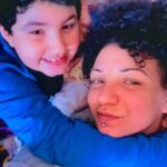 Dramma familiare: Gioia trovata morta in mare, il piccolo Elia senza vita in casa