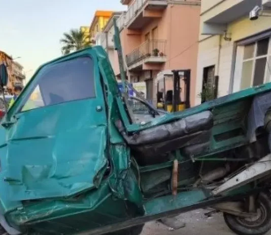 Scontro tra auto e motocarro – morto un uomo