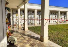 Accoltellato al cimitero mentre porta i fiori alla moglie: 76enne ferito