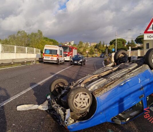 Scontro tra due auto – due persone ferite