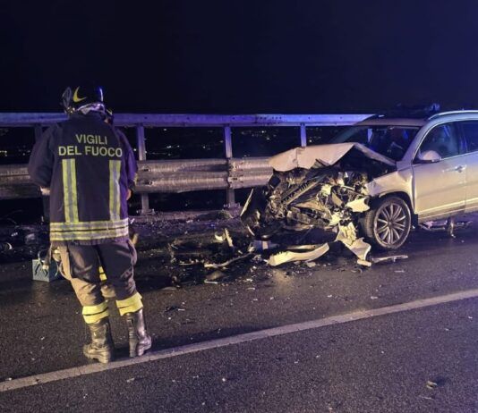 Scontro tra due auto: sei feriti, traffico in tilt sulla Statale