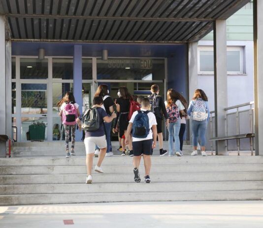 Papà picchia un bambino di 8 anni dopo una lite scolastica: denunciato un 40enne