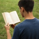 In Calabria solo un terzo degli adolescenti legge libri: l’allarme di Save the Children