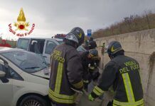 Incidente stradale sulla SS 106: quattro feriti, strada chiusa